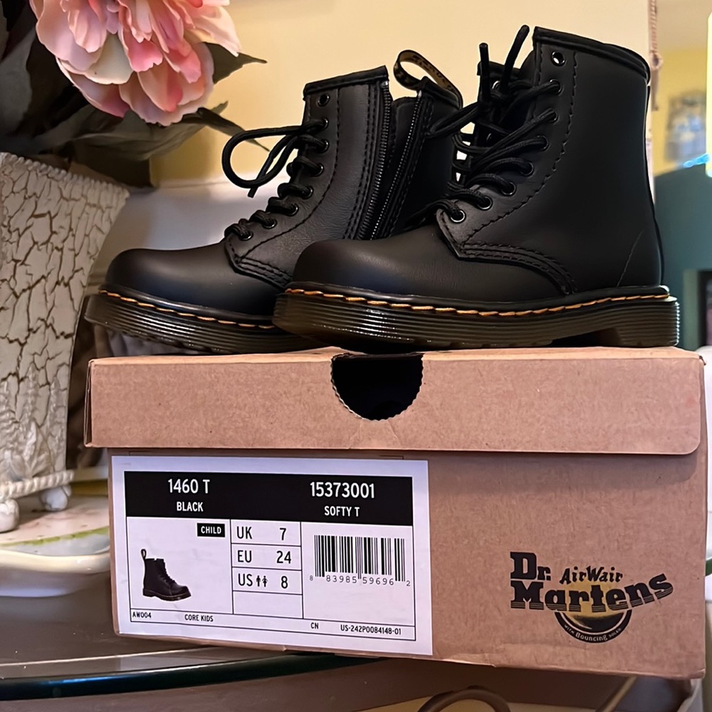 DR. MARTENS 1460 T BOOTS US 8 KIDS